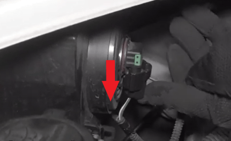 unplug bulb from toyota sienna vehicle harness
