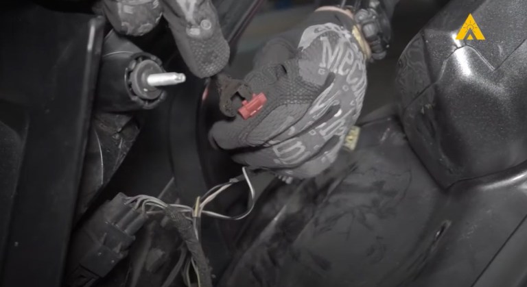 How to Fix Brake Light bulb Error Code when upgrade to LEDs 8