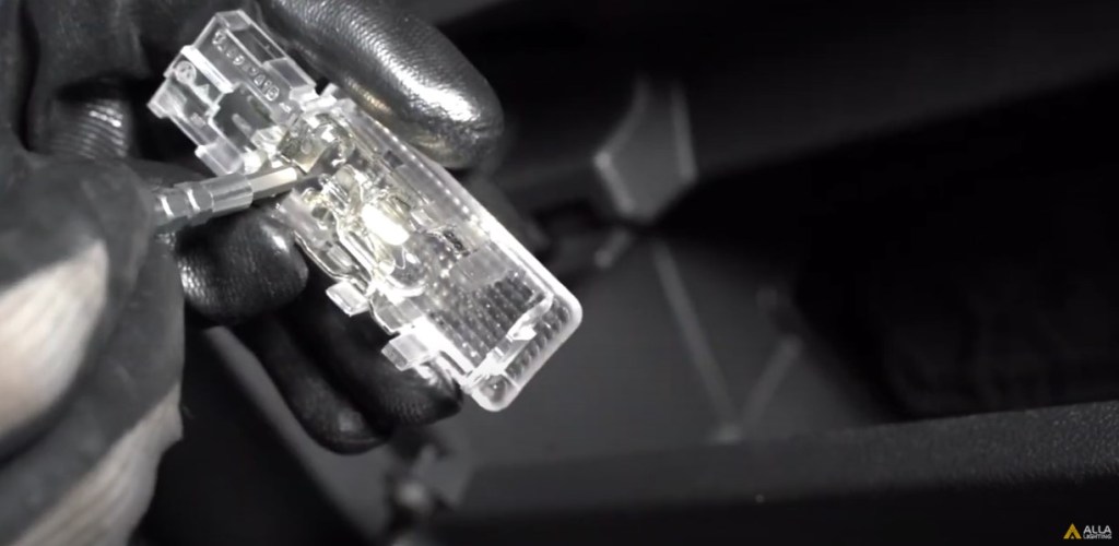 How to Replace Glove Box Lights 2019 Volkswagen Tiguan 6