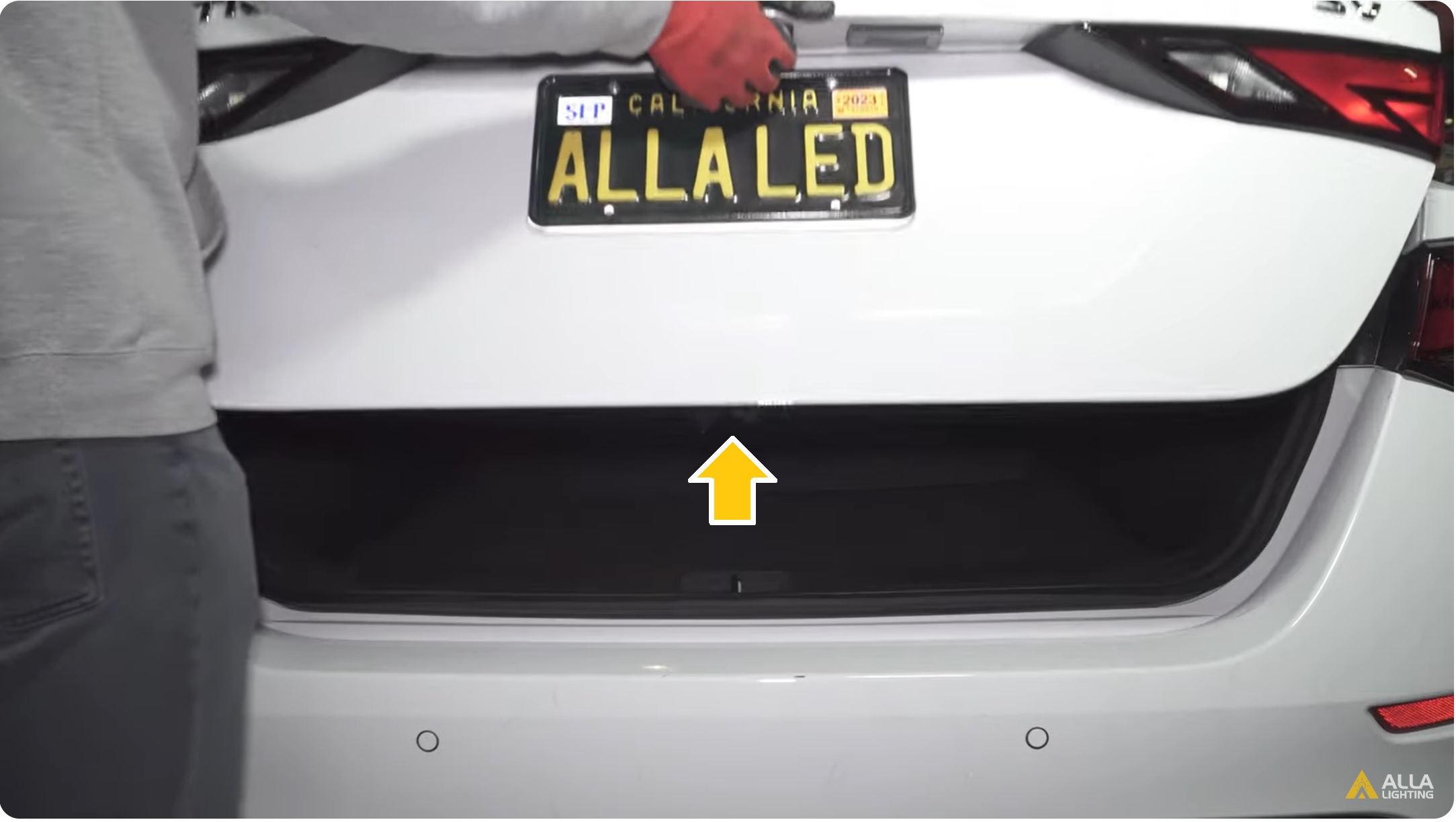 How to Replace 2020-2023 Nissan Sentra License Plate Light Assembly 3