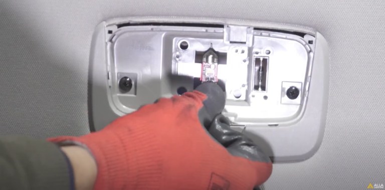 How to Change 2021 Kia K5 /Seltos Dome Lights 4