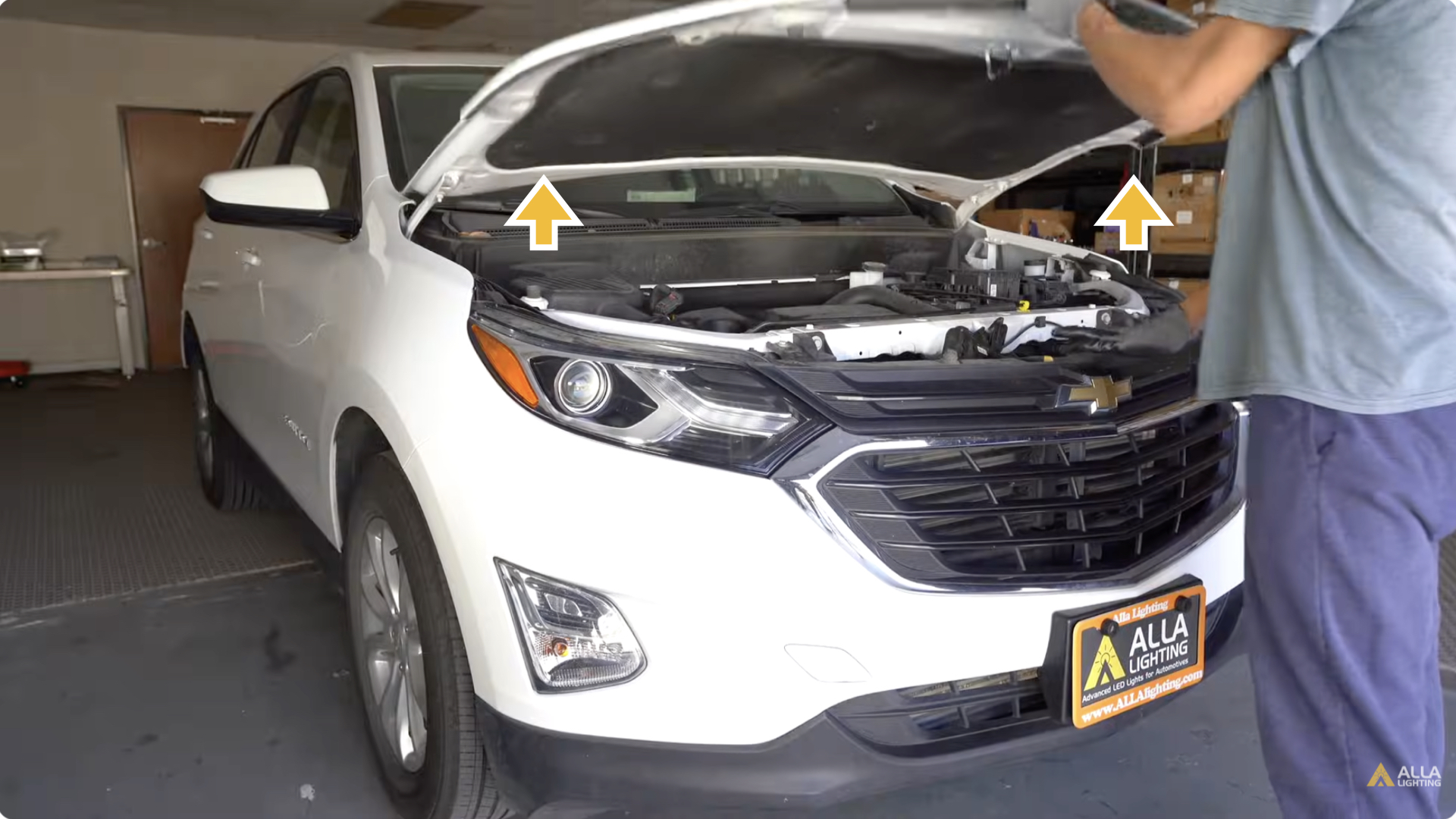 How to Change 2018-2023 Chevrolet Equinox Hi/Low Beam HID Headlights 3