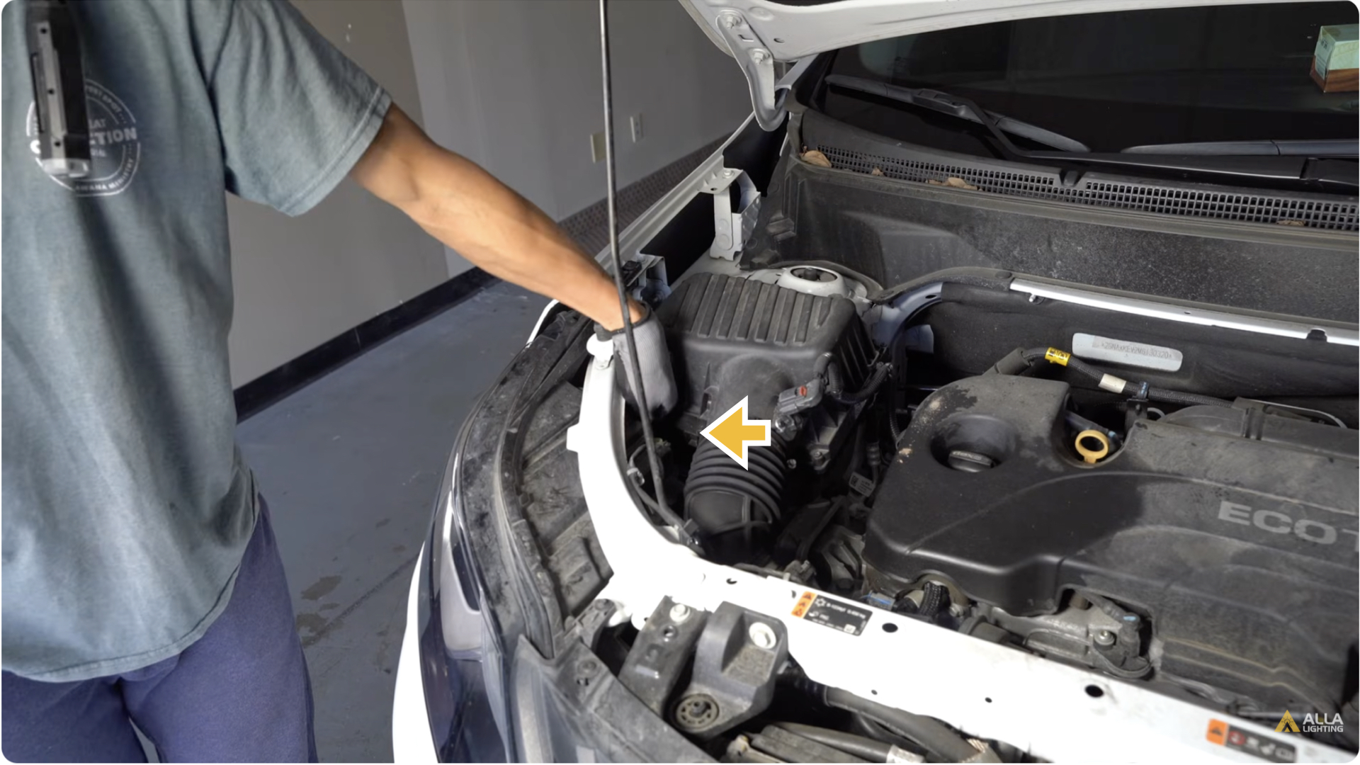 How to Change 2018-2023 Chevrolet Equinox Hi/Low Beam HID Headlights 4