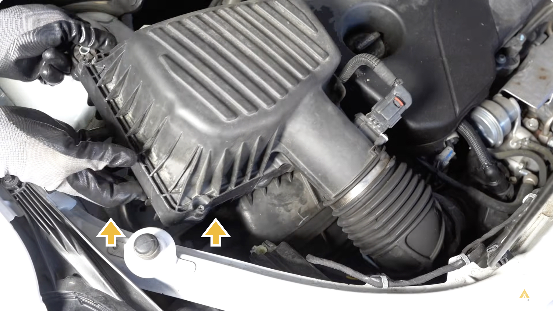 How to Change 2018-2023 Chevrolet Equinox Hi/Low Beam HID Headlights 10