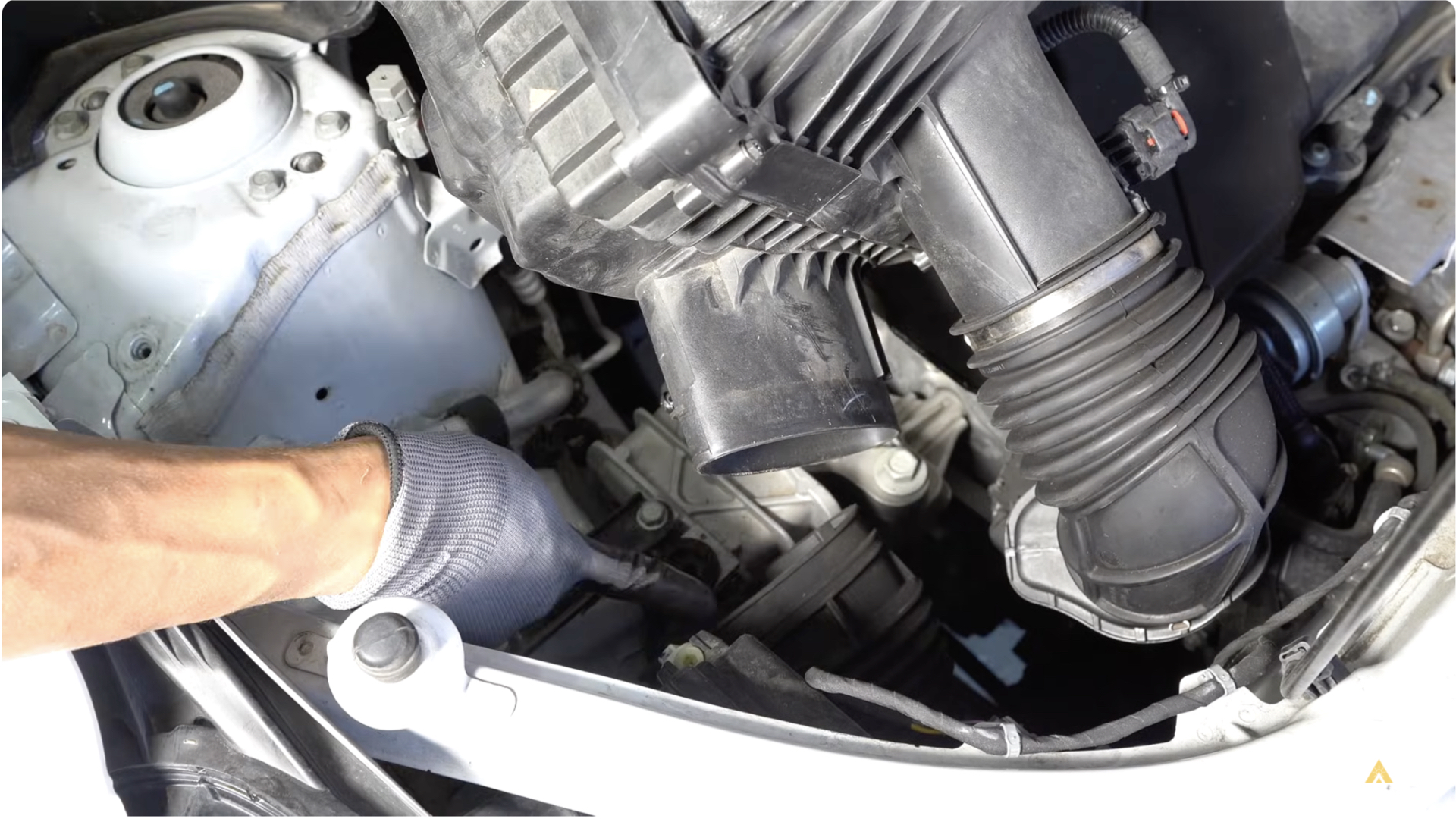 How to Change 2018-2023 Chevrolet Equinox Hi/Low Beam HID Headlights 11