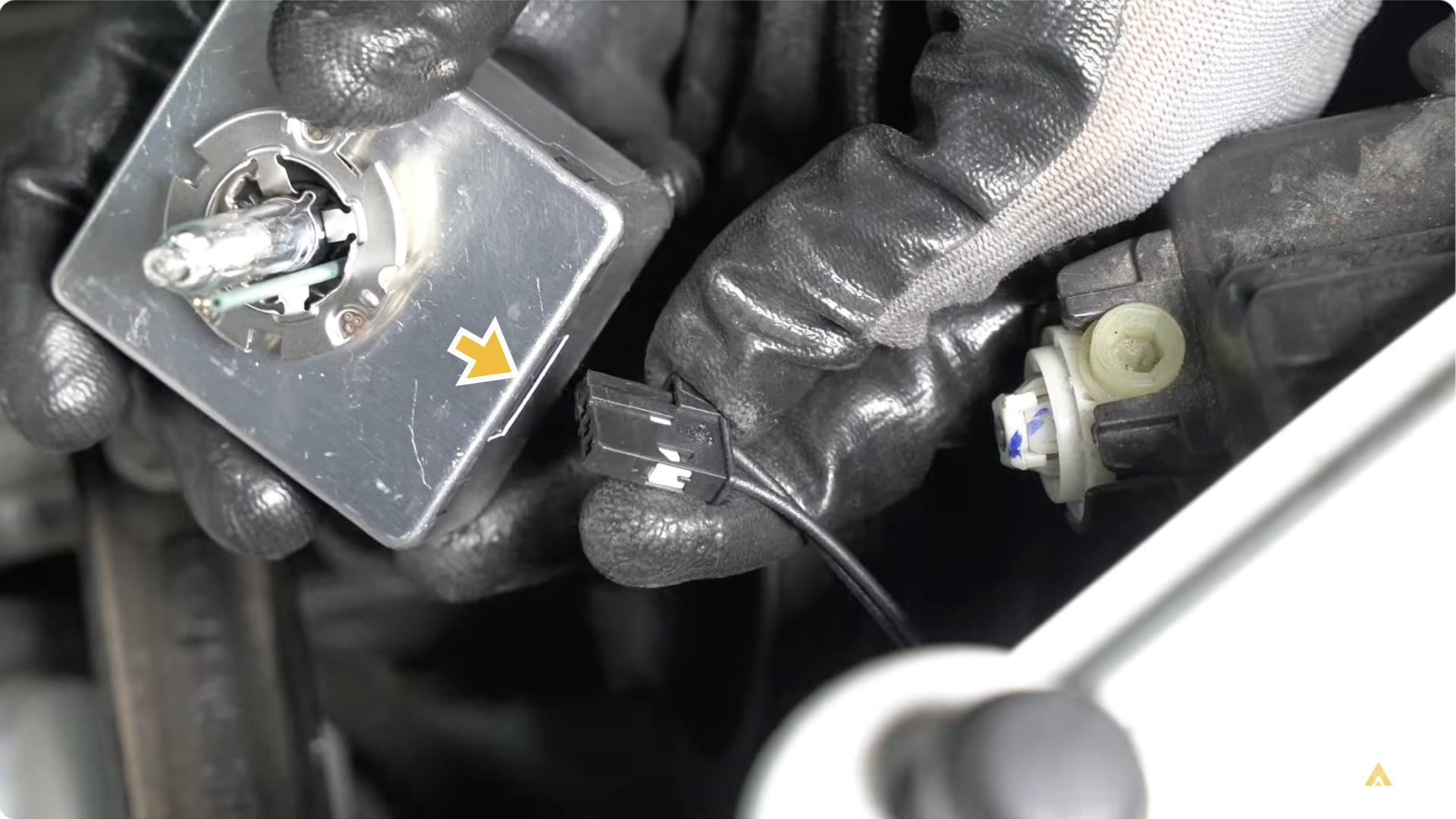 How to Change 2018-2023 Chevrolet Equinox Hi/Low Beam HID Headlights 19