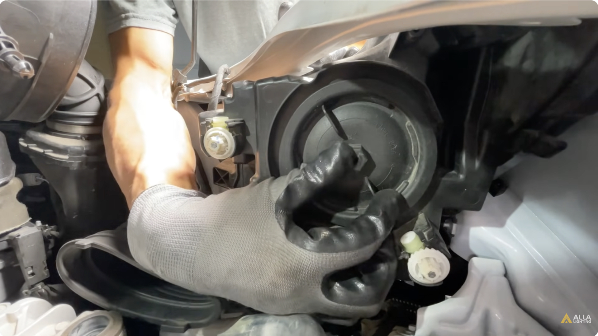How to Change 2018-2023 Chevrolet Equinox Hi/Low Beam HID Headlights 28