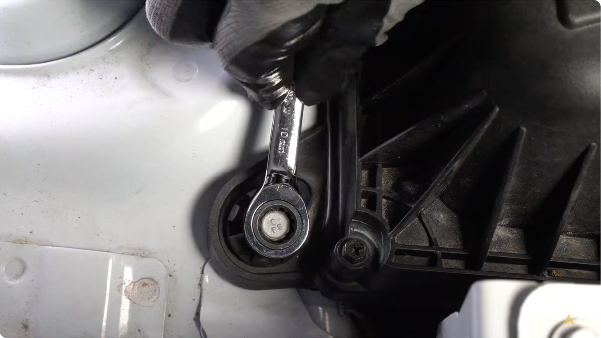 How to Change 2018-2023 Chevrolet Equinox Hi/Low Beam HID Headlights 33
