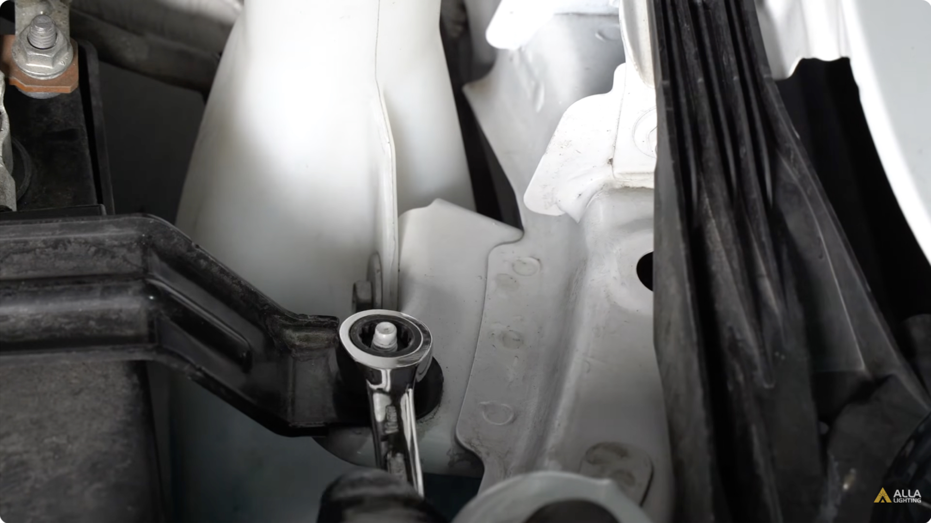 How to Change 2018-2023 Chevrolet Equinox Hi/Low Beam HID Headlights 36