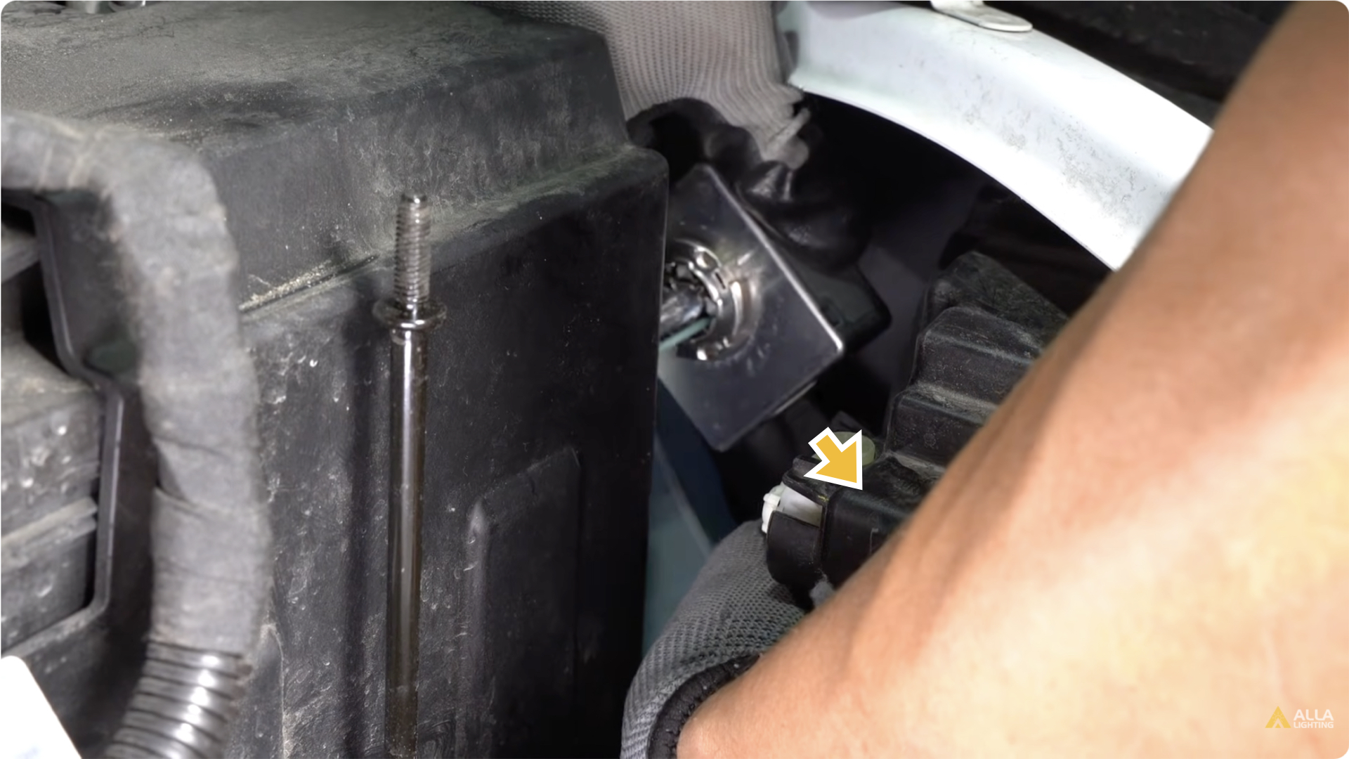 How to Change 2018-2023 Chevrolet Equinox Hi/Low Beam HID Headlights 41