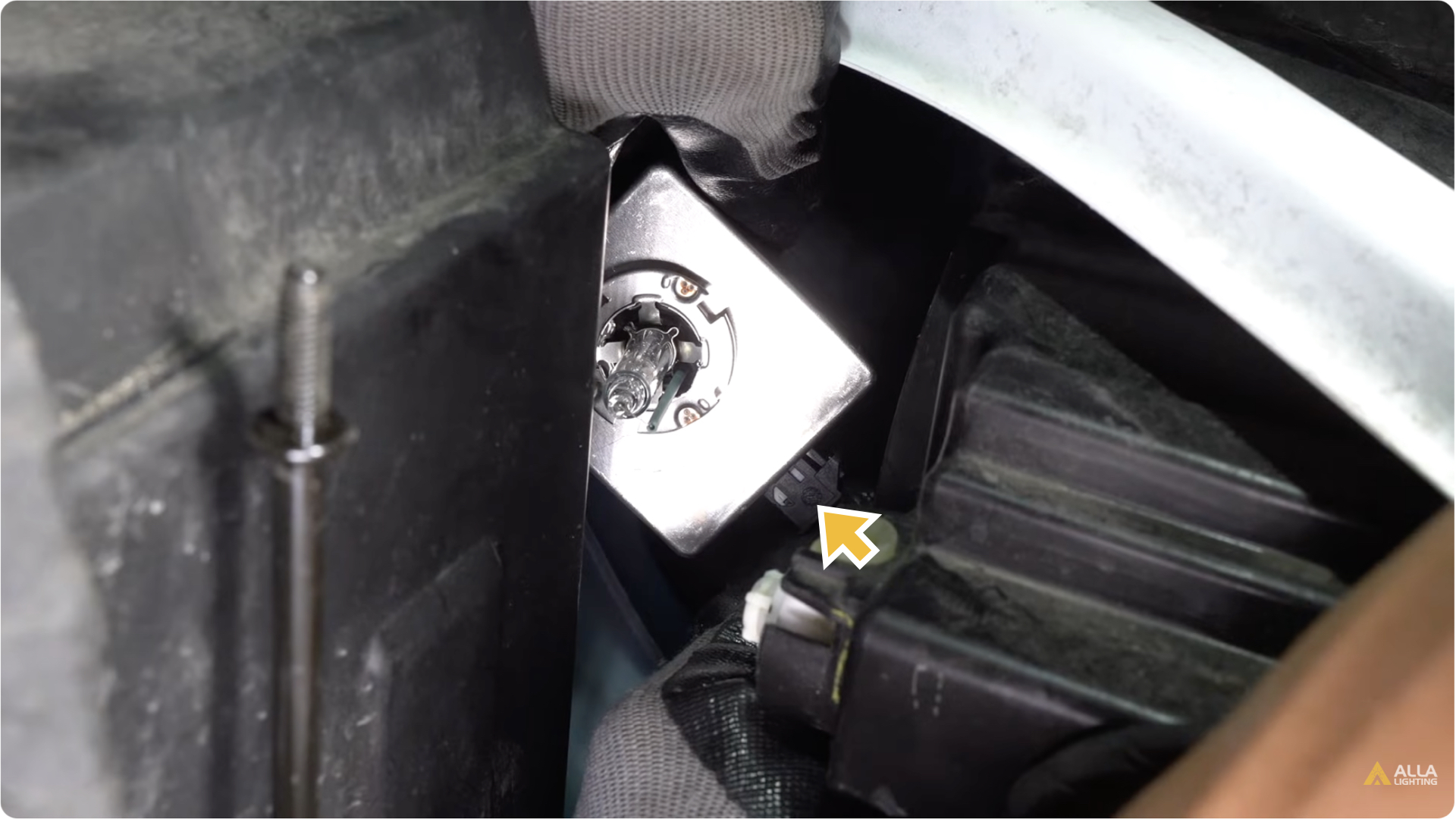 How to Change 2018-2023 Chevrolet Equinox Hi/Low Beam HID Headlights 42