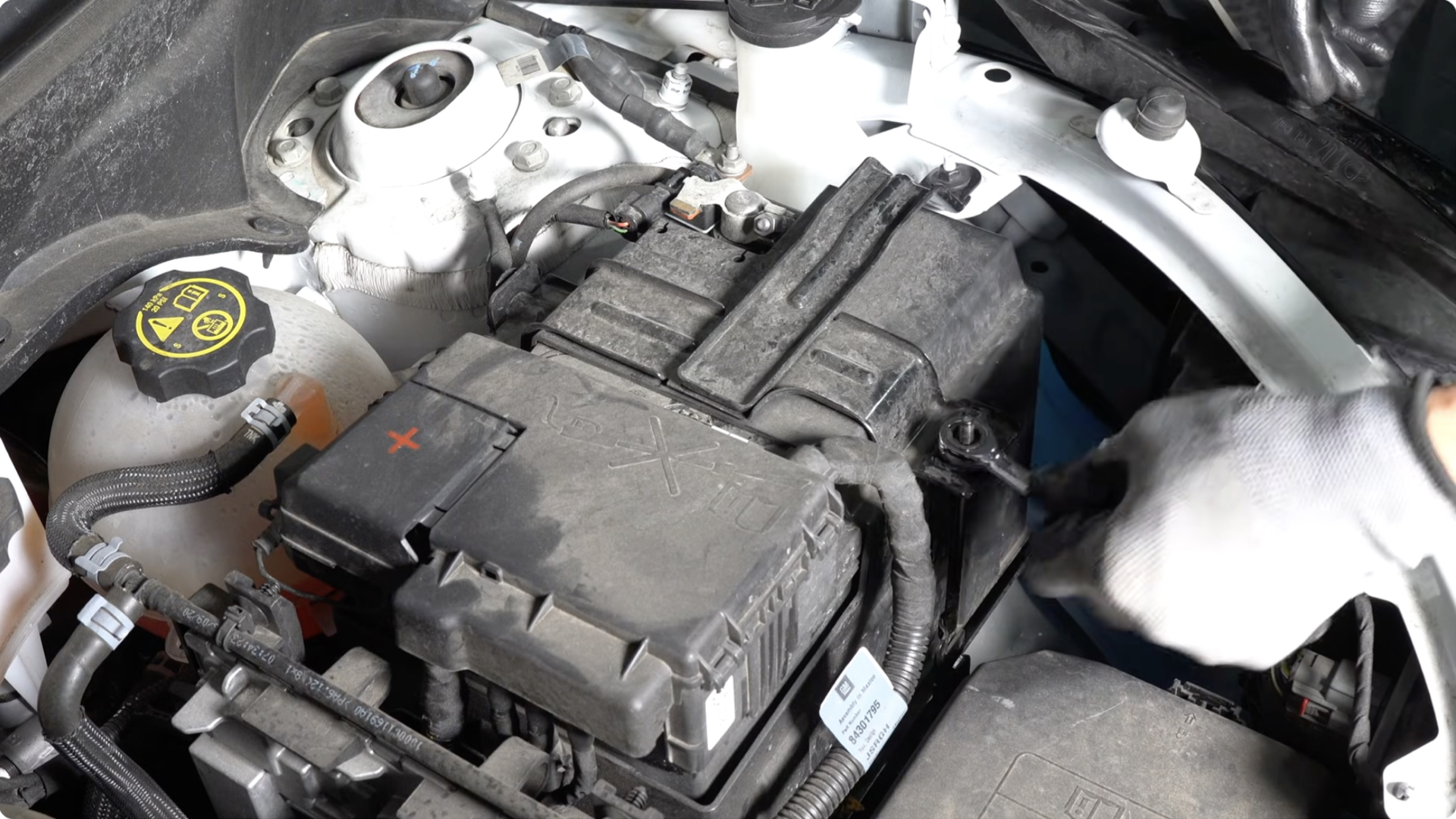 How to Change 2018-2023 Chevrolet Equinox Hi/Low Beam HID Headlights 46