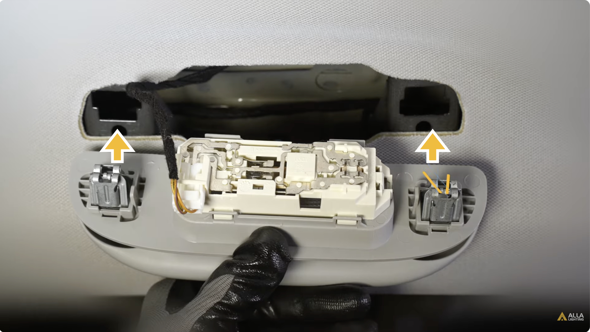 2018-2022 Jeep Compass Dome Light Bulbs Installation 9