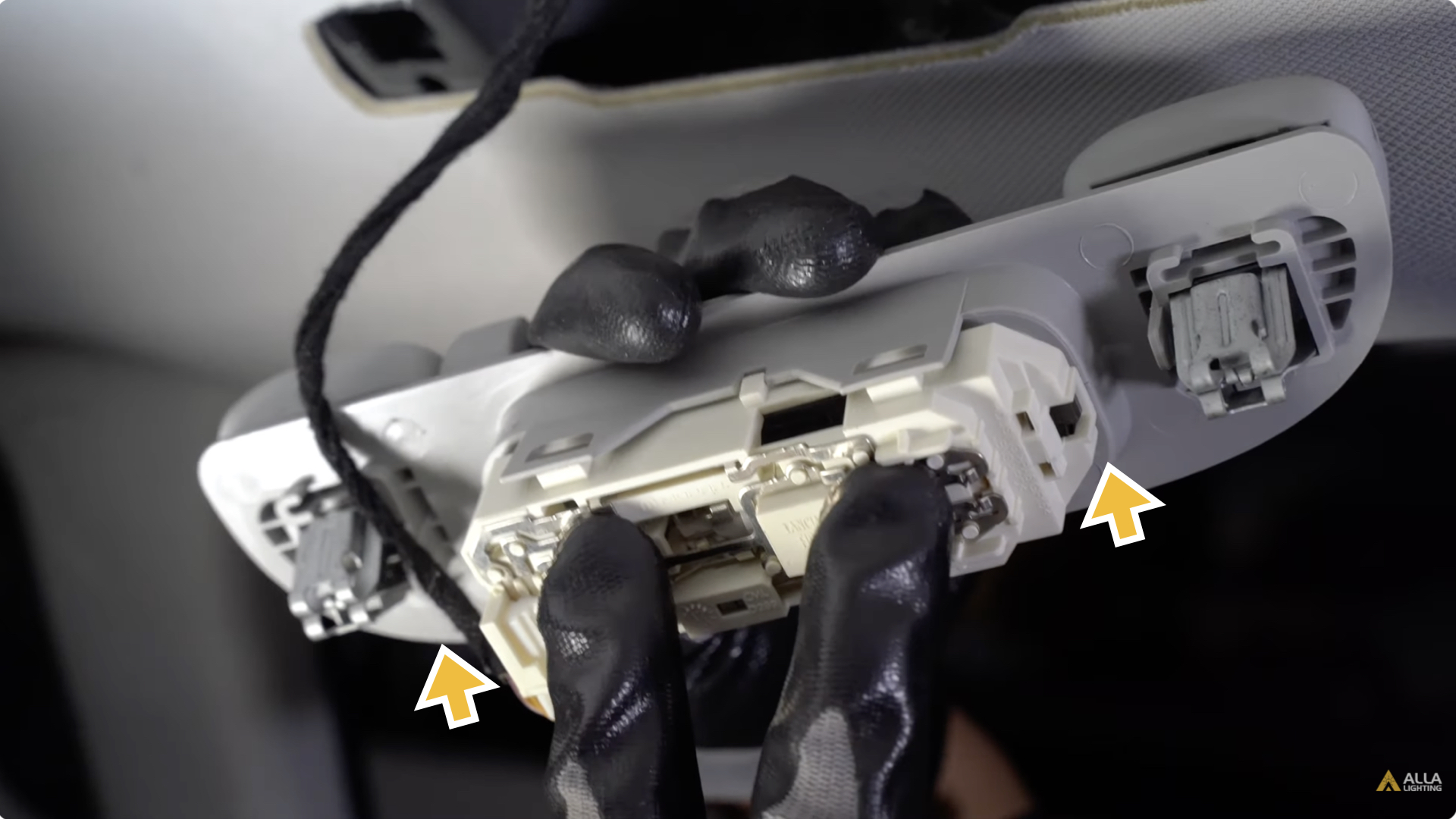 2018-2022 Jeep Compass Dome Light Bulbs Installation 20